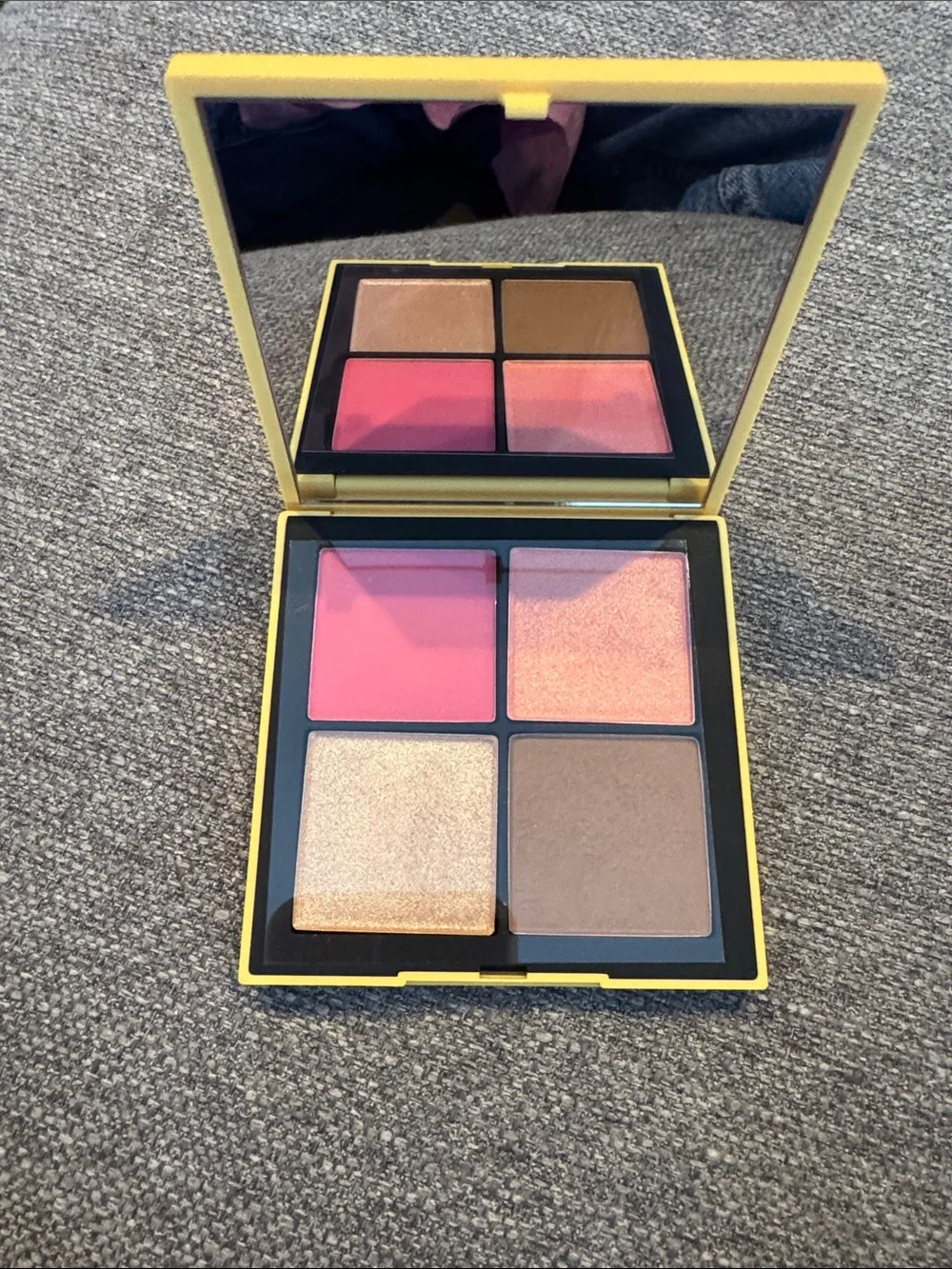 Hot Escape Cheek Palette II. Mirrored compact. 4 color options.
